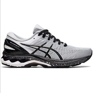 ✨GEL- KAYANO 27 Piedmont Grey/Black✨ 8 1/2 sneakers almost new!